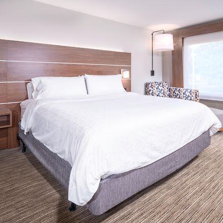 Holiday Inn Express & Suites Brevard - City Center Экстерьер фото